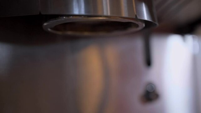 Purga de maquina de caf&eacute; con agua caliente