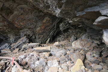 cueva Ana Kai Tangata, lugar con Pinturas rupestres en  Rapa Nui, Isla de Pascua, Chile