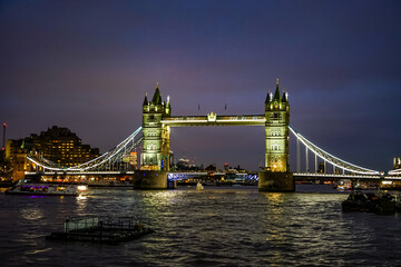Obraz premium ロンドン塔橋の夜景