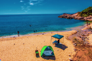 海のそばのキャンプ場