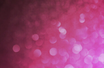 Fondo glitter con efecto bokeh desenfocado de color degradado rosa fucsia magenta. Se puede usar como fondo.