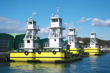 Push boats or Pusher crafts or towboats
