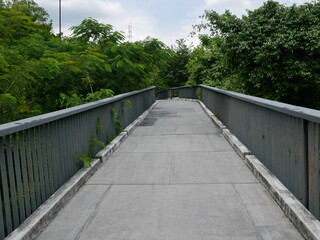 Obraz premium The path is made of cement.