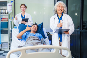 Obraz premium Two female doctors examine a patient lying on a hospital bed,discuss the medical chart,administer medicine,and provide encouragement, ensuring compassionate care and fostering the patient's recovery