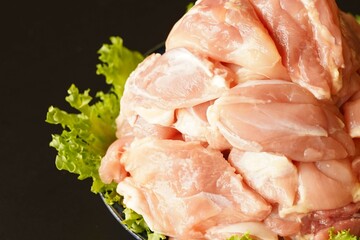 国産鶏もも　カット済