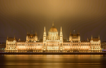 Obraz premium Budapest, Hungary, parliament, december, landscape, buildings, Danube, river, history, boats, night, budapest, europe, water, church, building, town, panorama, tower, cathedral, hungary, travel, view
