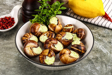 Fresnch escargort with basil butter