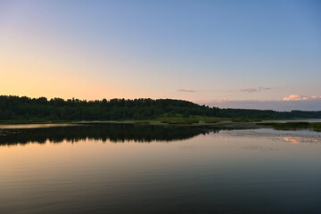 Obraz premium Calm sunset on the Sunzha River in the village of Kamenka, Ivanovo region of Russia