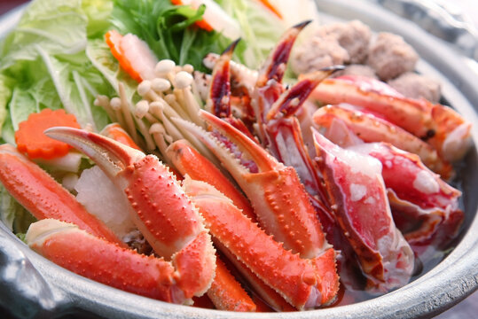 Image of king and snow crab hotpot