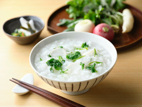 Rice gruel with seven herbs and pickles