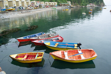 Obraz premium some small boats in a fishing port in southern Chile