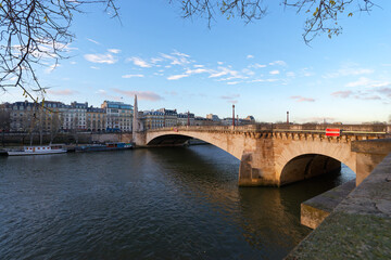 Obraz premium La Tournelle bridge in the 5th arrondissement of Paris city