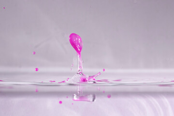 farbe tropfen wasser pink