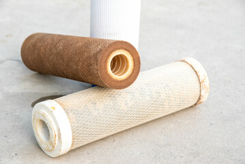 The difference between a dirty filter water purifier that has been used and a new water purifier on the water purifier system