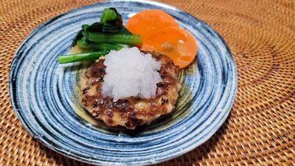 素朴な和風ハンバーグ・Simple Japanese style hamburger・소박한 일본식 햄버거