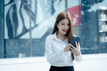 Fototapeta premium Businesswoman in the city center