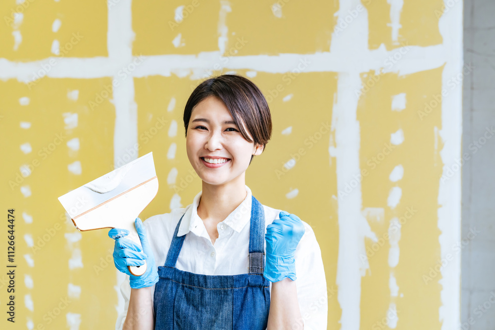 Aufkleber DIY、インテリア、内装、パテ、石膏ボード、壁紙、女性、日本人、笑顔、リフォーム、張り替え、塗装、住宅、建築、業者、仕事、働く、ペンキ、ペイント、改装、エプロン、コテ、佐官、がんばる、努力、チャレンジ、挑戦、ガッツポーズ、成功、完成、ツール、道具、ホームセンター、ショップ、主婦、自営業、店舗、設計、自作、コーキング、サーフェイサー、アルバイト、スタッフ、ポジティブ、清掃、店員、元気、若い、リノベー