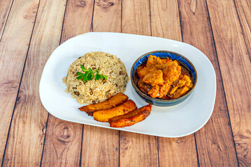 The word moro means dark-skinned, referring to people with dark skin, and when we mix the lentils with the rice they fuse together, becoming a brownish color.