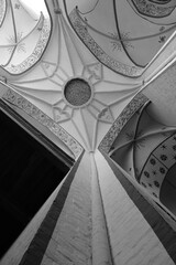 Obraz premium Sklepienie, sufit dawnego kościoła, świątyni miejsce kultu religijnego, architektura 