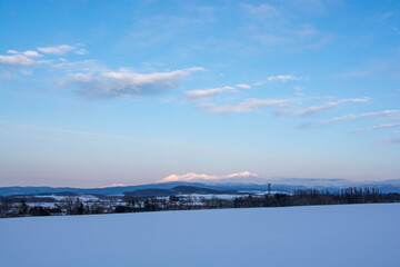夕映えの雪山
