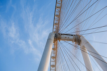Obraz premium Part of Ferris wheel against the backdrop of a blue sky and the Persian Gulf. Dubai