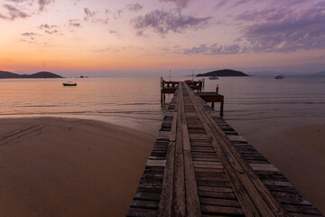 Obraz premium The beauty of the wooden bridge scenery on Koh Mak and you can dive to see corals, beautiful sandy beaches and many other activities. Located in Koh Kood District, Trat. 