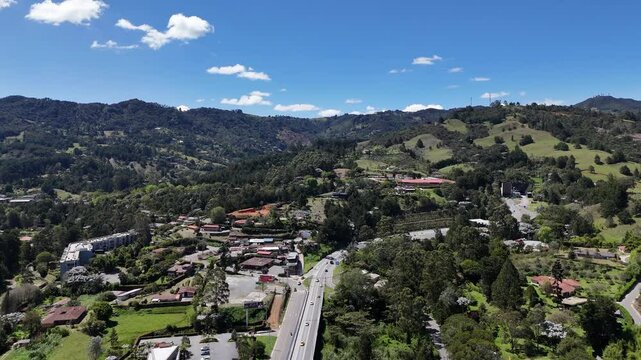 video a&eacute;reo realizado en el sector de Sajonia, Rionegro, Colombia; cerca al aeropuerto Jos&eacute; Mar&iacute;a Cordova y al t&uacute;nel de Oriente que comunica a Medell&iacute;n con el terminal a&eacute;reo.
