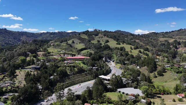 video a&eacute;reo realizado en el sector de Sajonia, Rionegro, Colombia; cerca al aeropuerto Jos&eacute; Mar&iacute;a Cordova y al t&uacute;nel de Oriente que comunica a Medell&iacute;n con el terminal a&eacute;reo.
