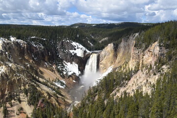 The dramatic landscapes and waterfalls of Yellowstone National Park between Wyoming and Montana, USA