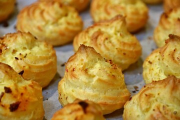 Des gougères prêtes à consommer.