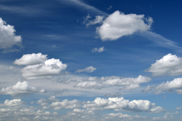 Obraz premium Vapour Trail and White Clouds in Blue Sky 