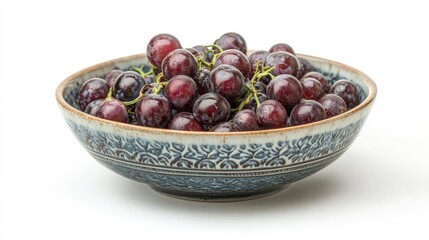 Obraz premium Fresh ripe grapes in a decorative bowl on a white background showcasing vibrant colors and textures for culinary or lifestyle presentations.