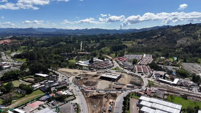 video a&eacute;reo realizado en el sector de Sajonia, Rionegro, Colombia; cerca al aeropuerto Jos&eacute; Mar&iacute;a Cordova y al t&uacute;nel de Oriente que comunica a Medell&iacute;n con el terminal a&eacute;reo.
