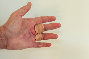 Hoses with silicon on the inside, to help make the scar tissue softer after Dupuytren. Can be worn...