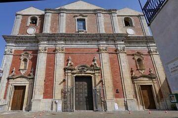 Obraz premium The church of a small mountain town