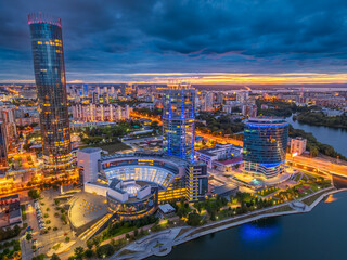 Obraz premium Yekaterinburg city and pond aerial panoramic view at summer or early autumn night. Night city in the early autumn or summer.