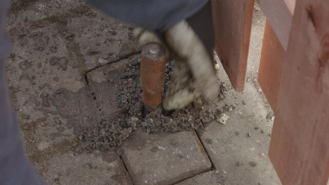 Pflastersteine mit Beton Kies befestigen