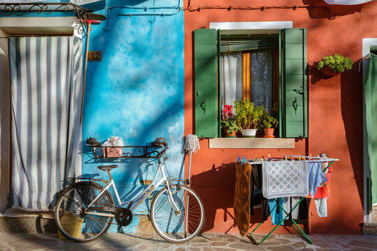 Fototapeta Bicycle and colorful walls in the old town of Burano, Venice, Italy
