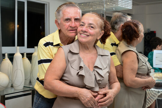 portrait of couple, couple looking at camera, portrait of couple, elderly couple, elderly people, couple at home, diverse couples, old couple, third age, straight couple, couple in love