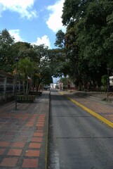 Encontramos muchas vias de comunicacion en Barinas desde caminos de tierra hasta modernas autopistas,que son utilizadas para el comercio y el turismo.