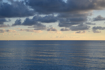 Obraz premium Ocean beach background. Sea sunrise. Coast with sunrise. Sea sunrise water. Sunset time. Scenic sunset or sunrise seascape at sea. Sea nature background.