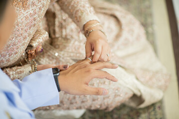wear a ring, wedding ring, love couple