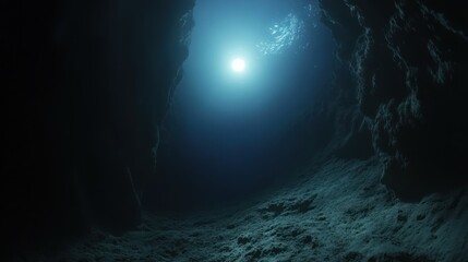 Obraz premium Underwater scene with light filtering through the surface.