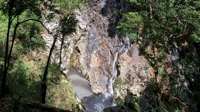 Kondalilla Falls Waterfall in the Lush Rainforest of Sunshine Coast Hinterland, Queensland &ndash; Hiking in Kondalilla National Park