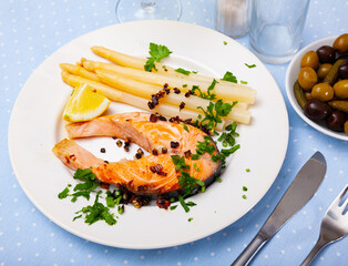 Delicious grilled salmon with steamed asparagus and lemon