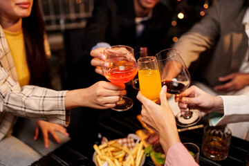 man and woman drinking champagne