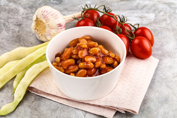 White baked bean in tomato sauce