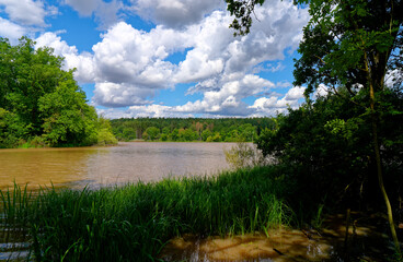 Der Reutsee bei Sulzdorf an der Lederhecke, Landkreis Rhön-Grabfeld, Unterfranken, Bayern, Deutschland
