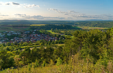 Fototapeta premium Blick vom NSG Haarberg über den Markt Euerdorf in die Rhön, Landkreis Bad Kissingen, Unterfranken, Bayern, Franken, Deutschland