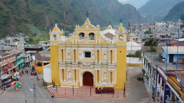 Parroquia Santa Catalina de Alejandr&iacute;a, Zunil,  Iglesia, Guatemala, dron
